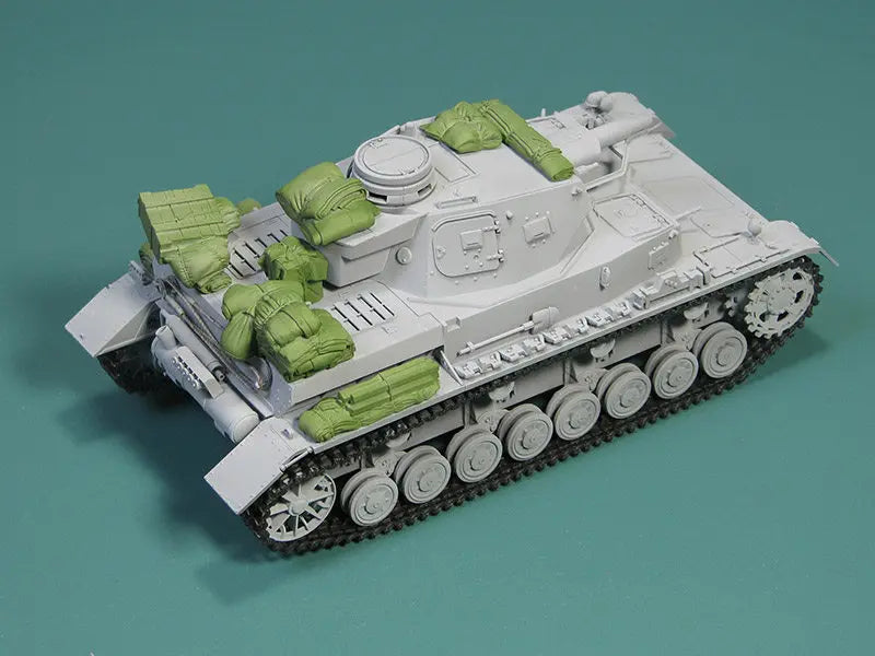 WWII German Panzer III/IV Medium Tank with Stowage 1/35 Resin Vehicle Kit - resin model view 2