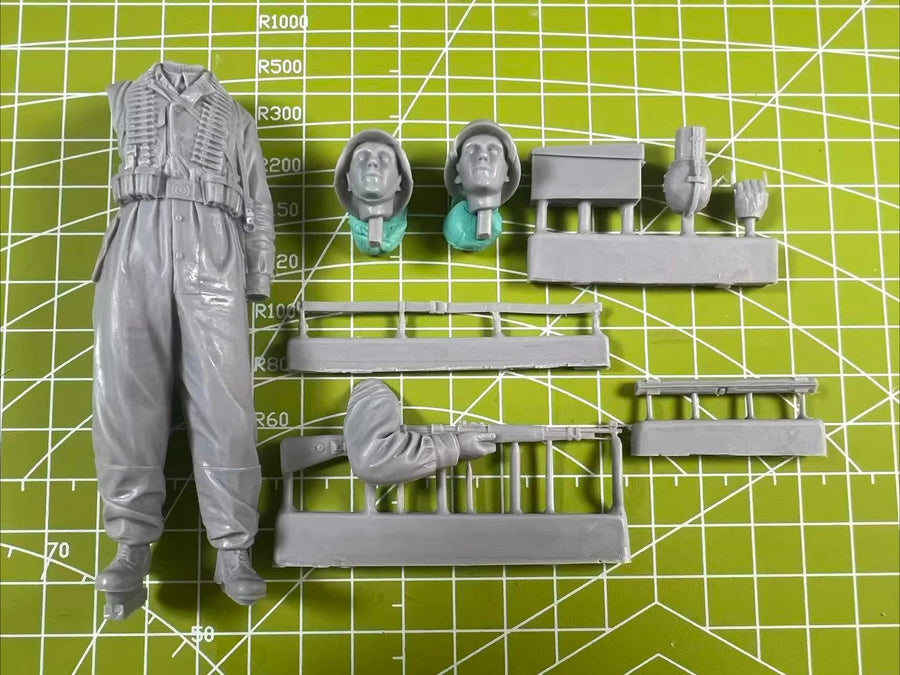 WWII German 12th SS Panzer Division Armored Soldier 1/16 Resin Figure Kit - 1/16 resin model view 2