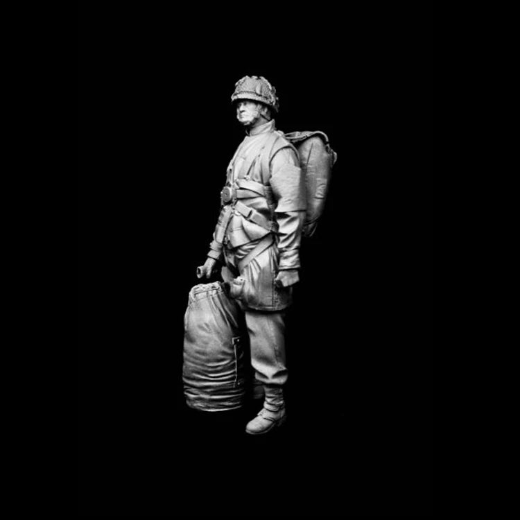 British Paratrooper with Equipment 1/16 Resin Figure Kit - 1/16 resin model view 3