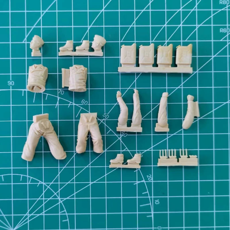 WWII German Panzer Tank Crew 2-Figure Set 1/35 Scale Resin Kit - 1/35 resin model view 2