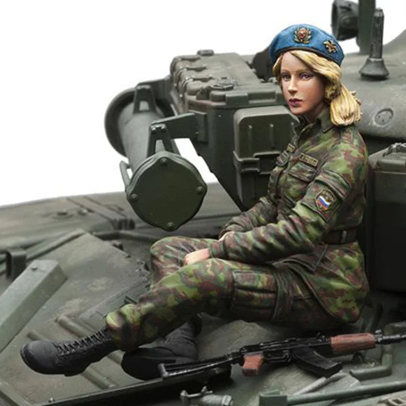 Modern Russian Female Soldier 1/16 Resin Figure Kit - 1/16 resin model view 2