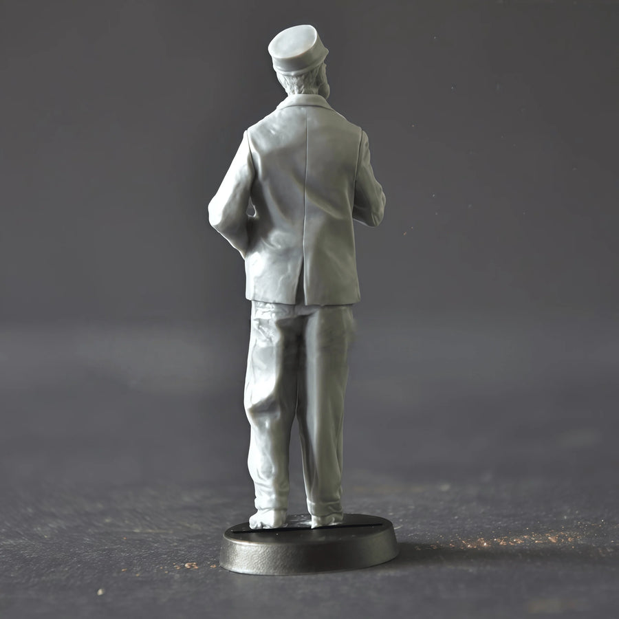 1930s Detective with Cap and Coat 1/35 Resin Figure Kit - 1/35 resin model view 2