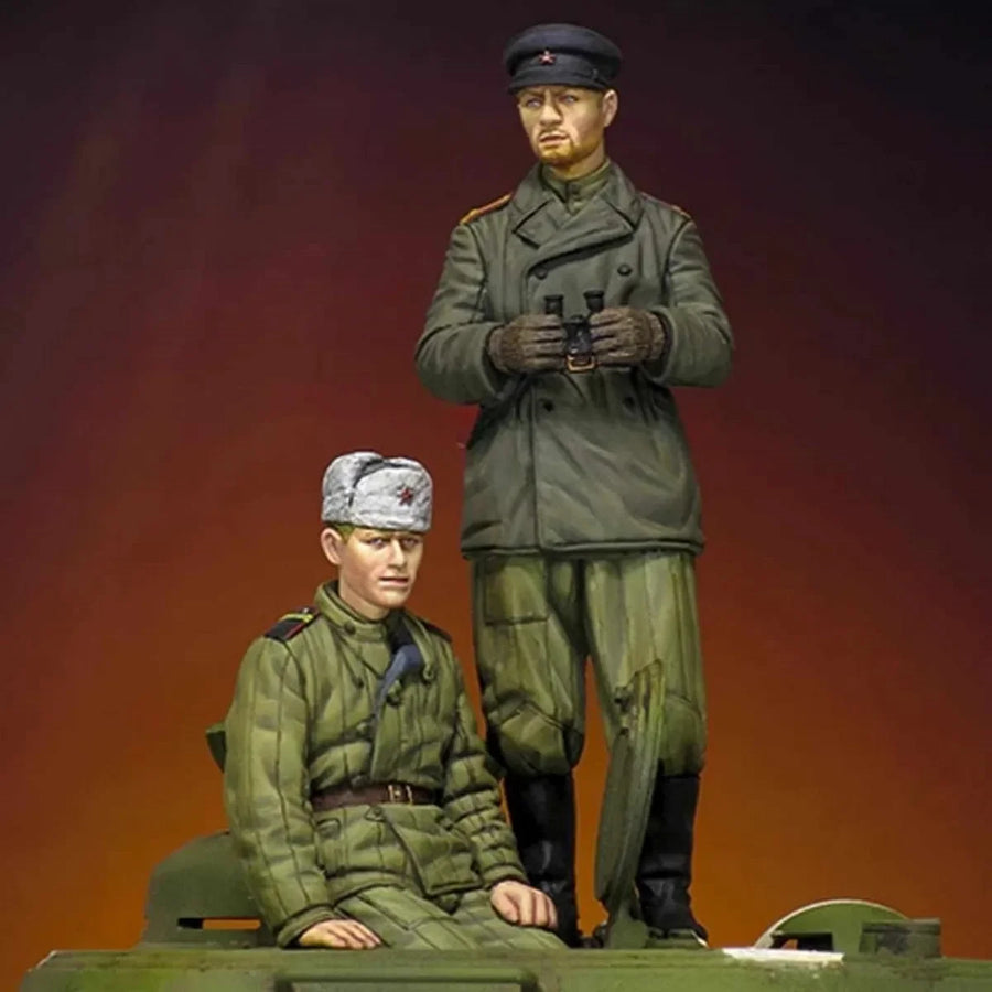 Soviet Tank Crew Winter 2-Figure Set 1/35 Resin Diorama Kit - 1/35 resin model view 4