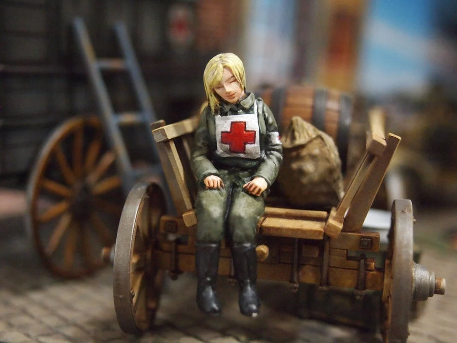 WWII Female Ambulance Crew 3-Figure Set 28mm Resin Diorama Kit - 28mm resin model view 2