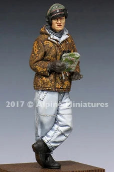 WWII German Panzer Commander Winter 1/35 Resin Figure Kit - 1/35 resin model view 2